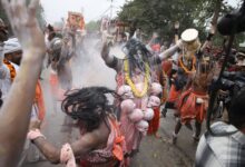 Photo of महाकुम्भ के छावनी क्षेत्र में हुआ श्री पंचायती अखाड़ा महा निर्वाणी का भव्य प्रवेश