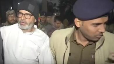 Photo of पटना में अनशन पर बैठे प्रशांत किशोर को पुलिस ने किया गिरफ्तार