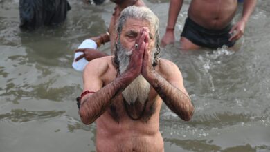 Photo of गंगा सागर में पुण्य स्नान शुरू, लाखों श्रद्धालुओं ने लगाई आस्था की डुबकी