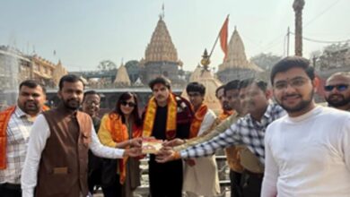 Photo of ‘स्काई फोर्स’ के अहम किरदार वीर पहड़िया पहुंचे बाबा महाकाल के दरबार