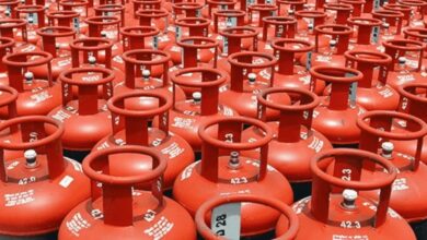 Photo of LPG Cylinder Price: सरकार ने दिया नए साल का तोहफा, व्यावसायिक एलपीजी सिलेंडर की कीमतें घटीं