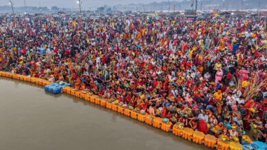 Photo of मौनी अमावस्या पर अपनी लेन में बने रहें, जिस घाट पर पहुंचें वहीं स्नान करें