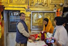 Photo of स्वाति मालीवाल ने हनुमान मंदिर में की पूजा-अर्चना, कहा- सत्य परेशान हो सकता है, लेकिन पराजित नहीं