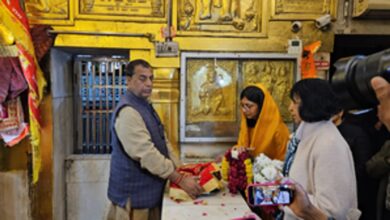 Photo of स्वाति मालीवाल ने हनुमान मंदिर में की पूजा-अर्चना, कहा- सत्य परेशान हो सकता है, लेकिन पराजित नहीं