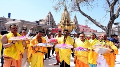 Photo of बाबा के दरबार से कान्हा और कान्हा के दरबार से बाबा को भेजा गया उपहार