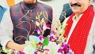 Photo of रक्षा मंत्री राजनाथ सिंह से नवनिर्वाचित अध्यक्ष आनंद द्विवेदी ने दिल्ली आवास पर भेंट करके आशीर्वाद लिया