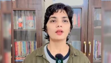 Photo of UP Politics: नेहा सिंह राठौर के खिलाफ मामला दर्ज, जानिए इसकी वजहें