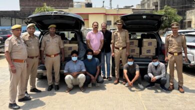 Photo of ग्रेटर नोएडा : अवैध शराब तस्करी करने वाले चार अभियुक्त गिरफ्तार, 74 पेटी अंग्रेजी शराब बरामद