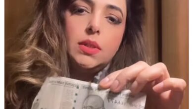 Photo of सुगंधा मिश्रा ने किया नोट से इश्क का इजहार, बोलीं ‘इसकी आदत सी हो गई है मुझे’