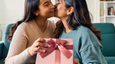 Photo of Mothers Day 2025: इस मदर्स डे अपनी मां को दे ये ट्रेंडी साड़ी, देखकर खुश हो जाएगी मम्मी