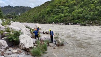 Photo of उत्तराखंड में नदियां उफान पर, श्रीनगर डैम से छोड़ा जाएगा 2500-3000 क्यूमेक्स पानी, अलर्ट जारी