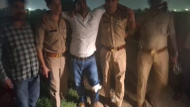 Photo of सिपाही सौरभ हत्यकांड के फरार आरोपी व पुलिस में चली गोलियां, हुआ घायल