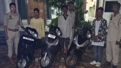 Photo of चोरी की स्कूटी के साथ तीन शातिर चोर गिरफ्तार