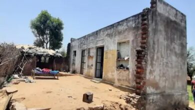 Photo of महिला की प्रताड़ना की शिकायत के बाद पिता-पुत्र की पीट-पीटकर हत्या, गांव में पसरा मातम