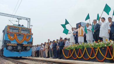 Photo of जल्द ही देशभर में 50 नई नमो भारत पैसेंजर और एक सौ मेमू ट्रेनें चलेंगी: अश्विनी वैष्णव