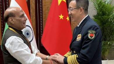 Photo of राजनाथ सिंह ने किंगदाओ में चीन के रक्षामंत्री से मुलाकात की