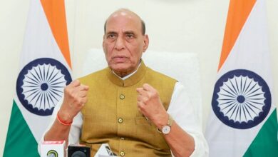 Photo of रक्षा मंत्री राजनाथ सिंह ने राष्ट्रीय युद्ध स्मारक पर शहीदों को दी श्रद्धांजलि