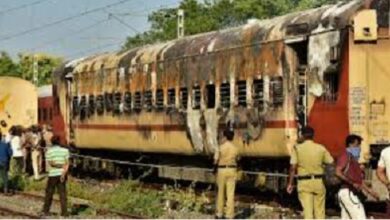 Photo of तमिलनाडुः मालगाड़ी में लगी भीषण आग पर काबू पाया गया, चेन्नई-अरक्कोणम रेलमार्ग पर सेवाएं ठप