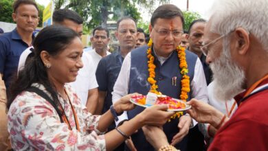 Photo of मुख्यमंत्री ने टनकपुर से कैलाश मानसरोवर यात्रा के पहले दल को हरी झंडी दिखाकर किया रवाना