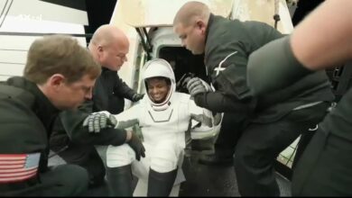 Photo of भारत के लिए गर्व का क्षण, मुस्कुराते हुए कैप्सूल से बाहर आए अंतरिक्ष यात्री शुभांशु शुक्ला