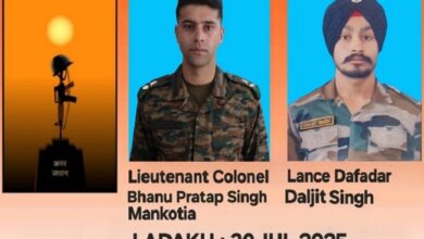 Photo of लेह में सैन्य वाहन पर पत्थर गिरने से लेफ्टिनेंट कर्नल व एक जवान बलिदान