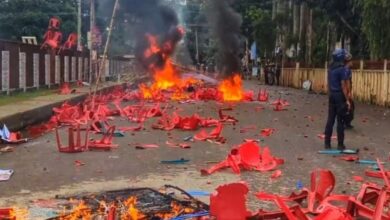 Photo of बांग्लादेश के गोपालगंज में हिंसा में मारे गए लोगों का बिना पोस्टमार्टम के अंतिम संस्कार!