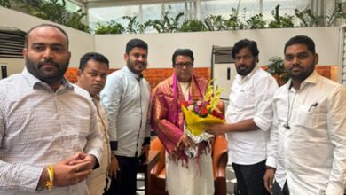 Photo of महाराष्ट्र : राज ठाकरे से मिले बच्चू कडू, राज्य में किसानों की आत्महत्या के मुद्दे पर की बात