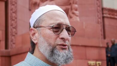 Photo of 15 अगस्त पर मांस की दुकानें बंद रखने पर भड़के ओवैसी, बताया असंवैधानिक