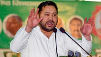 Photo of जेडीयू एमएलसी दिनेश सिंह के पास हैं दो वोटर आईडी : तेजस्वी यादव