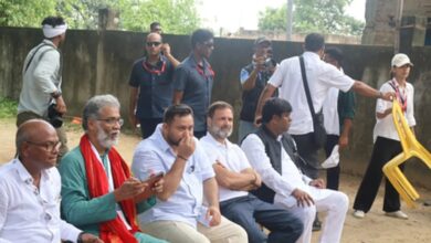 Photo of बिहार: राहुल गांधी ‘वोटर अधिकार यात्रा’ के दौरान पहुंचे मनैनी गांव, किया संवाद