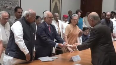 Photo of विपक्ष के उपराष्ट्रपति उम्मीदवार सुदर्शन रेड्डी ने भरा नामांकन, इंडिया ब्लॉक के शीर्ष नेता रहे मौजूद