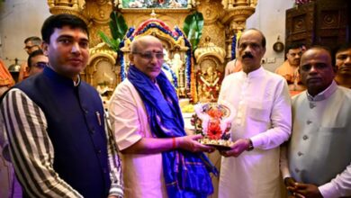 Photo of उपराष्ट्रपति पद के उम्मीदवार सीपी राधाकृष्णन ने सिद्धिविनायक मंदिर में किए दर्शन, देश की सुख-शांति की प्रार्थना