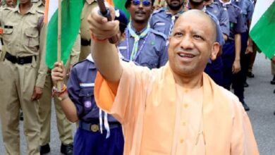 Photo of हर घर में लहराया जाना चाहिए देश और सैनिकों के सम्मान का प्रतीक तिरंगाः सीएम योगी