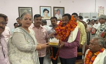 Photo of विदाई समारोह में न बुलाये जाने पर नगर आयुक्त पर भड़कीं लखनऊ की महापौर