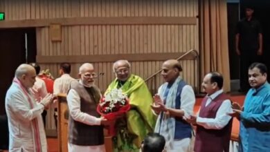 Photo of NDA Meeting: दिल्ली में एनडीए की बैठक जारी, पीएम मोदी भी हुए शामिल, राधाकृष्णन का हुआ स्वागत