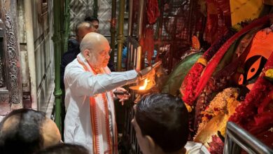 Photo of कोलकाता के प्रसिद्ध कालीघाट मंदिर में गृह मंत्री अमित शाह ने की पूजा