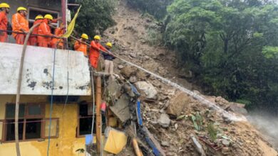 Photo of हिमाचल प्रदेश : कुल्लू में भूस्खलन के बाद रेस्क्यू ऑपरेशन तेज, लापता 5 लोगों की तलाश जारी