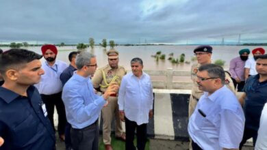 Photo of पंजाब: राज्यपाल गुलाब चंद कटारिया ने होशियारपुर के बाढ़ प्रभावित क्षेत्रों का किया दौरा