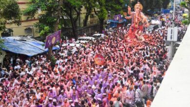 Photo of मुंबई: लालबागचा राजा के विसर्जन में चोरी की वारदातें, 100 से अधिक मोबाइल और कई सोने की चेन चोरी
