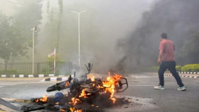 Photo of नेपाल के हिंसक प्रदर्शनों से डरे प्रवासी, कमला गौतम बोलीं- हालात बेहद खराब