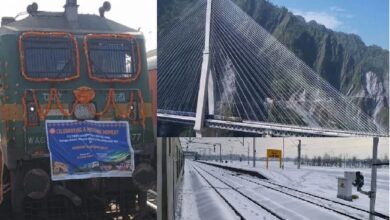 Photo of सेना की 753 मीट्रिक टन शीतकालीन सामग्री पहुंचाकर विशेष ट्रेन कश्मीरी सेब लेकर दिल्ली लौटी