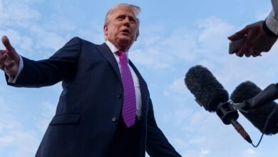 Photo of डेमोक्रेट्स शटडाउन पर ट्रंप से दो-दो हाथ करने को तैयार