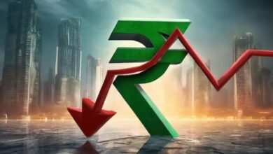 Photo of डॉलर की तुलना में रुपये में रिकॉर्ड गिरावट, अभी तक के सबसे निचले स्तर पर पहुंची भारतीय मुद्रा