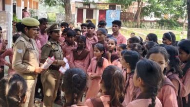 Photo of गांव-गांव चौपाल लगाकर महिलाओं से संवाद कर रही बरेली पुलिस