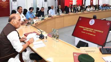 Photo of सशस्त्र बल युद्ध के पारंपरिक और अपरंपरागत खतरों से मुकाबले को रहें तैयार : राजनाथ