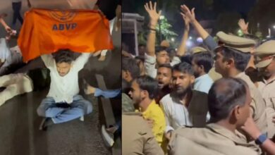 Photo of मंत्री ओम प्रकाश राजभर के बयान पर भड़के एबीवीपी के कार्यकर्ता, आवास के सामने देर रात किया प्रदर्शन