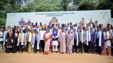 Photo of दिल्ली में 70 देशों के राजनयिकों ने अपनी मां के नाम पर किया पौधरोपण