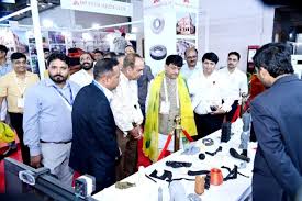 Photo of “री-स्पन: द खादी एडिट” में खादी का आधुनिक अंदाज