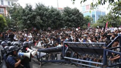 Photo of Nepal Protest: नेपाल सरकार ने सोशल मीडिया पर लगे को हटाया, 20 छात्रों की मौत बाद किया फैसला