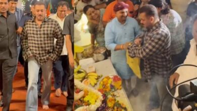 Photo of नंगे पांव बप्पा के दर्शन करने पहुंचे सलमान खान, देखकर फैंस हुए इंप्रेस, बोले- ‘ये है असली भारतीय आदमी’